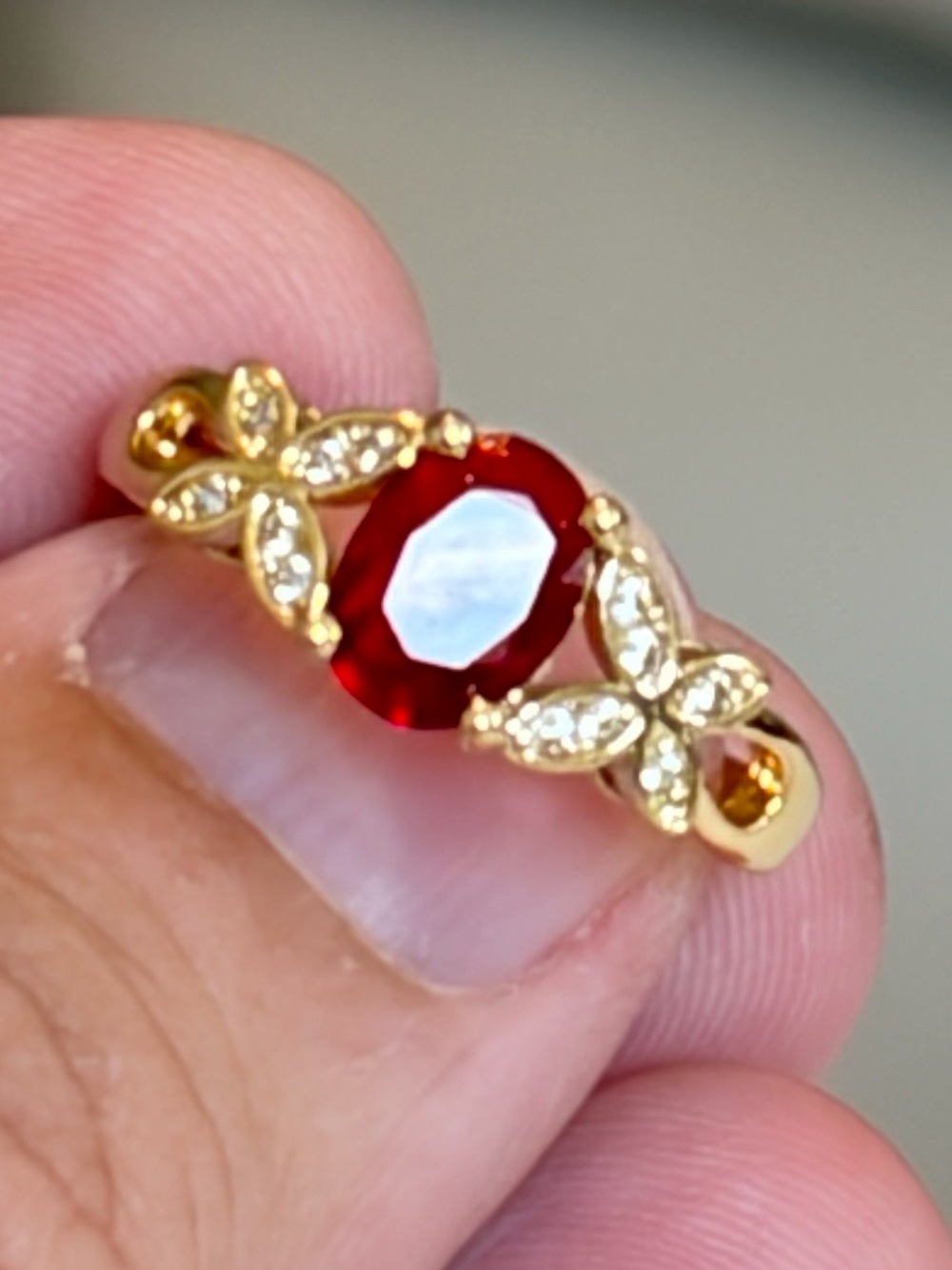 Exquisite Butterfly Red Oval Zirconia Ring. - Picture 4 of 6